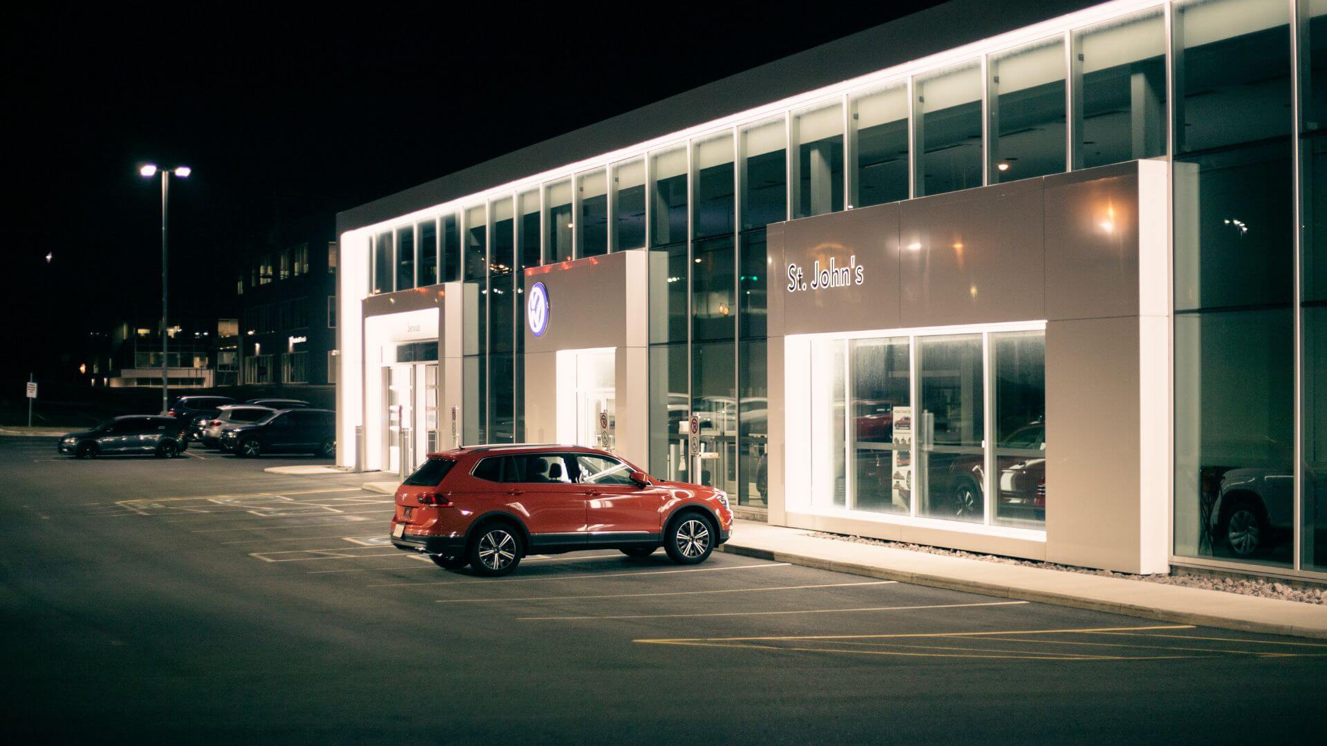 Mycie witryn i okien sklepowych + salonów samochodowych